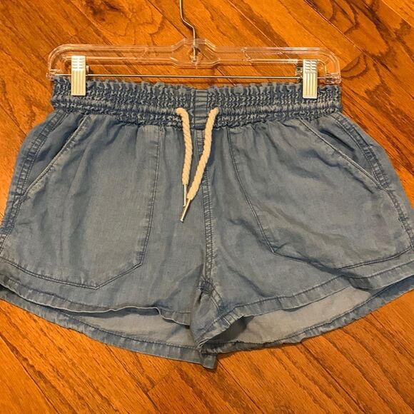 Love Tree Size Small elastic waist with drawstring & pocketed short shorts - Picture 1 of 8